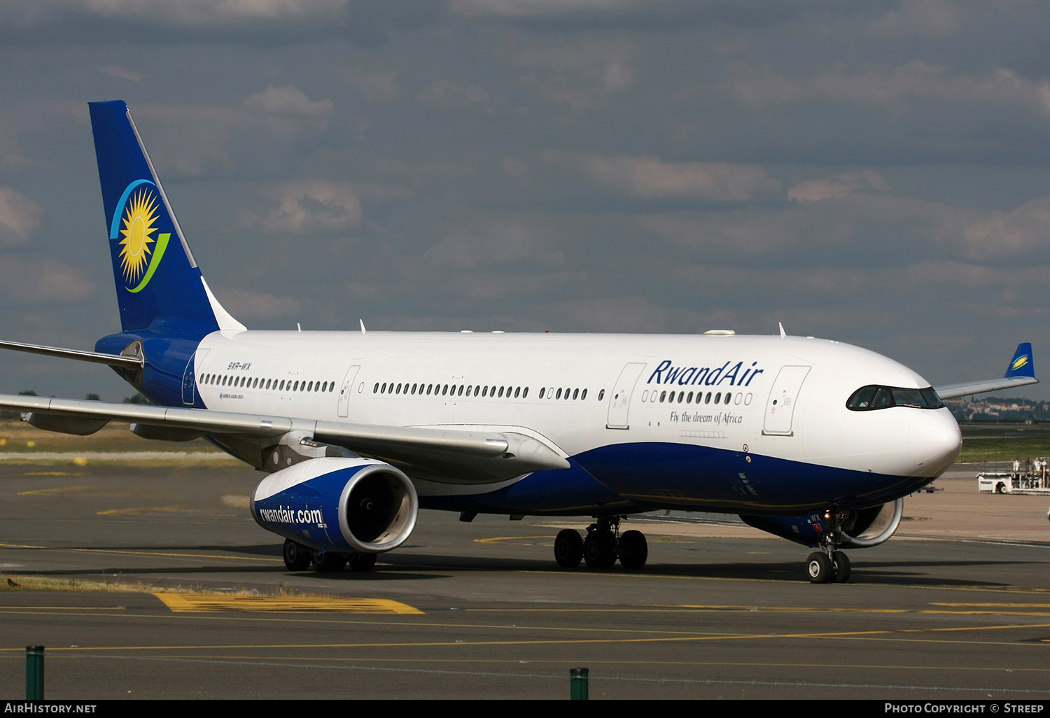 Aircraft Photo of 9XR-WX | Airbus A330-243 | RwandAir | AirHistory.net #708764