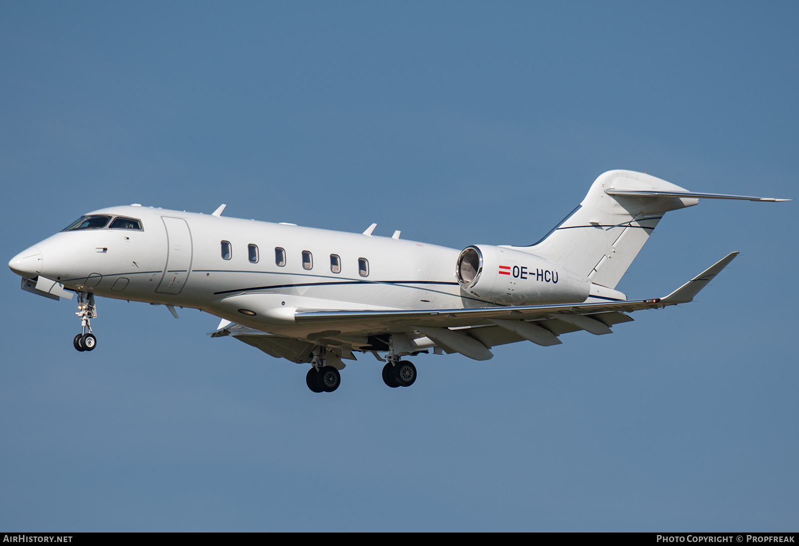 Aircraft Photo of OE-HCU | Bombardier Challenger 350 (BD-100-1A10) | AirHistory.net #708789