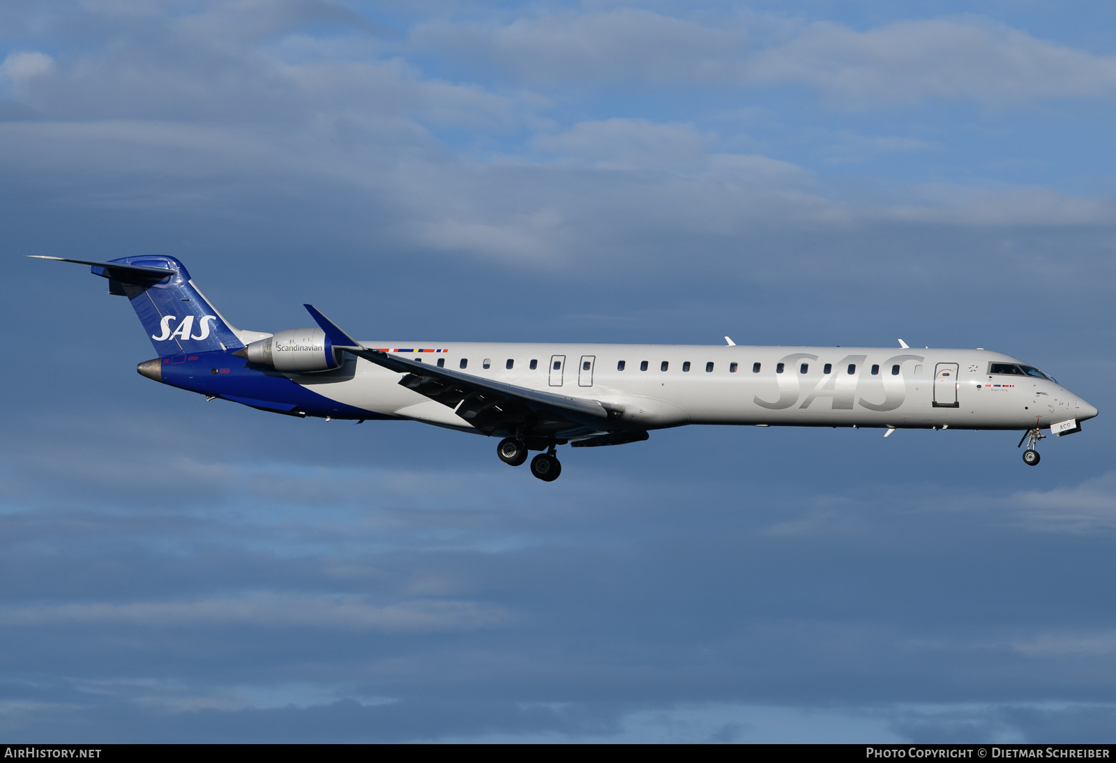 Aircraft Photo of ES-ACF | Bombardier CRJ-701ER (CL-600-2C10) | Scandinavian Airlines - SAS | AirHistory.net #708866