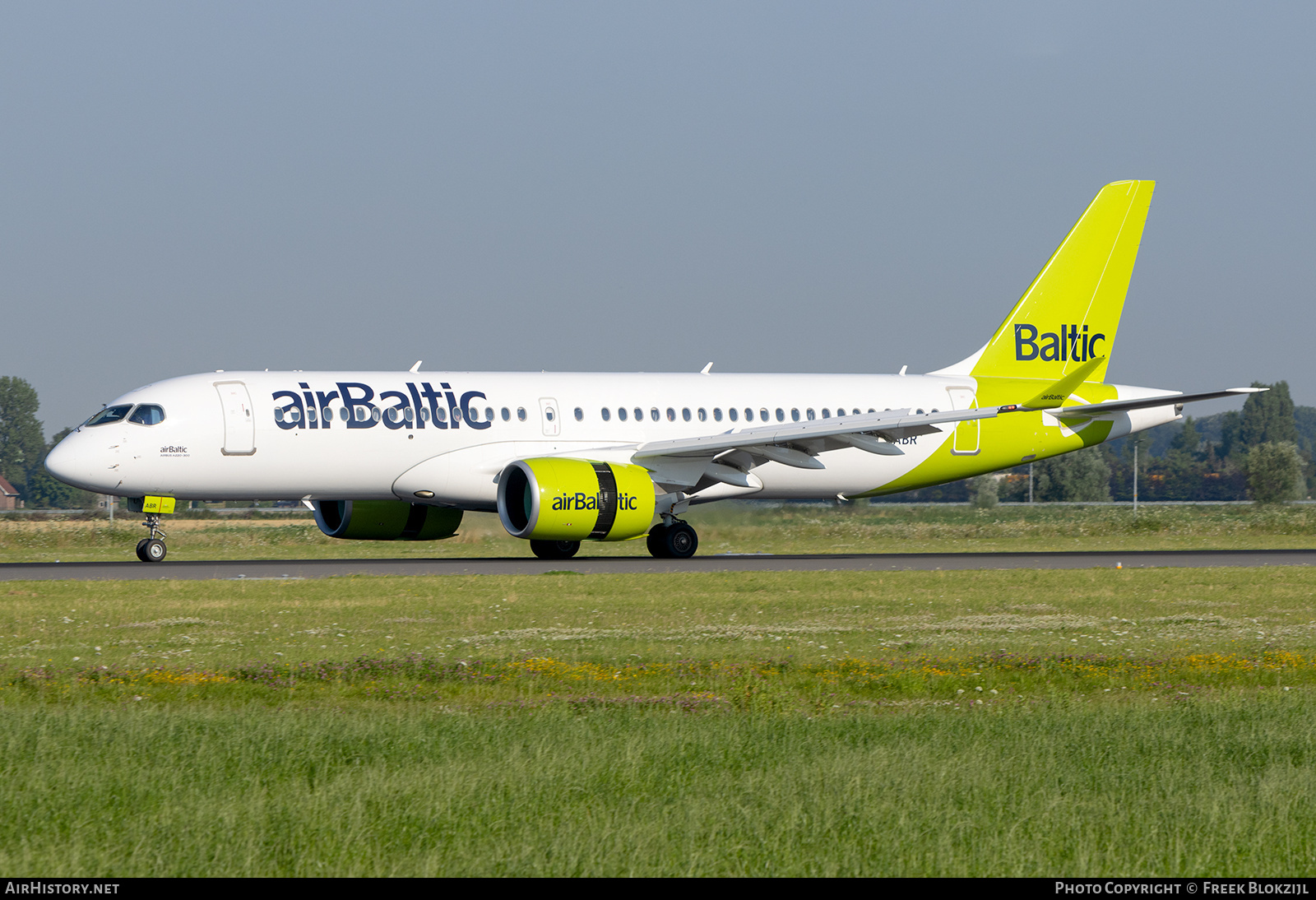 Aircraft Photo of YL-ABR | Airbus A220-371 (BD-500-1A11) | AirBaltic | AirHistory.net #708951