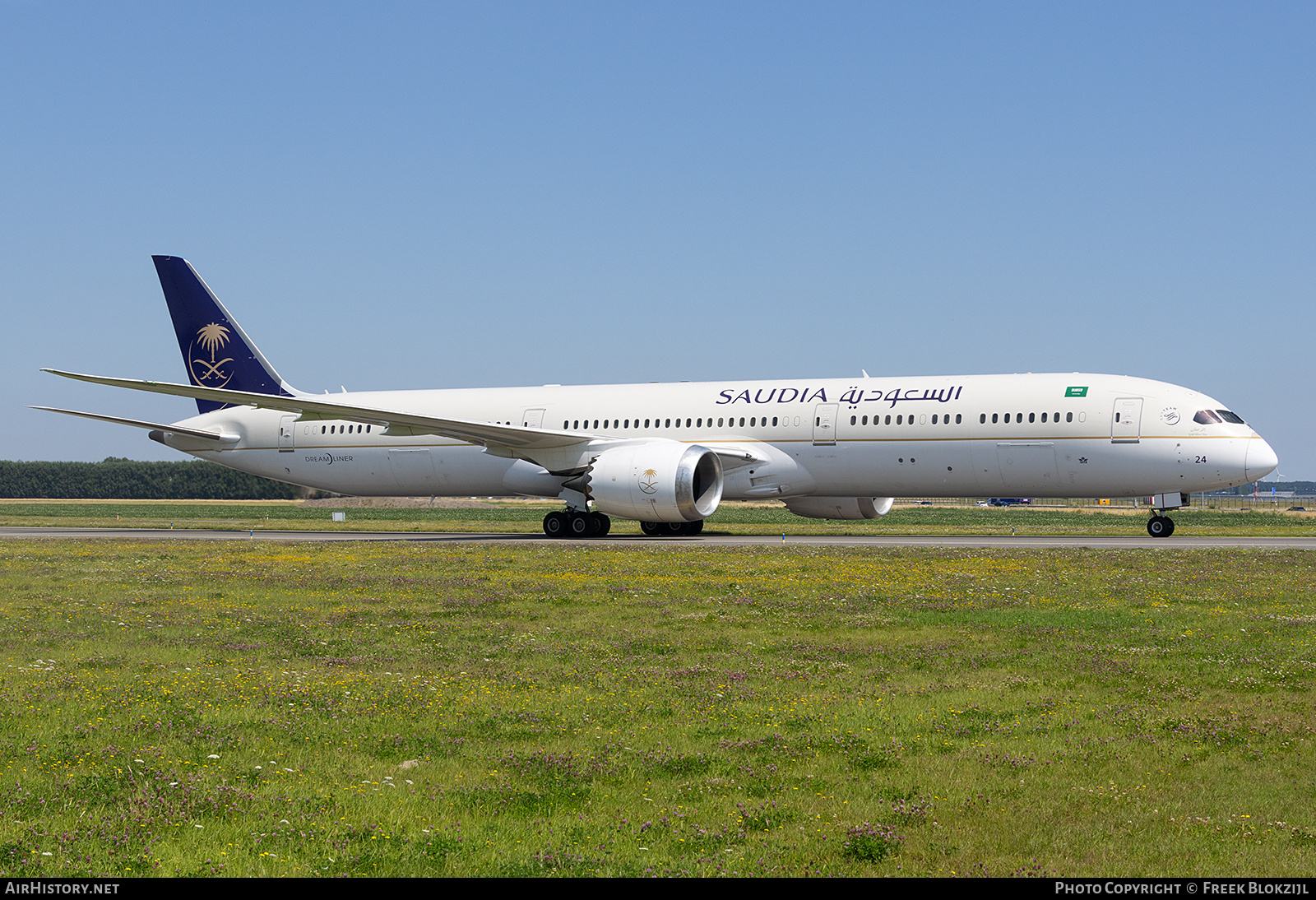 Aircraft Photo of HZ-AR24 | Boeing 787-10 Dreamliner | Saudia - Saudi Arabian Airlines | AirHistory.net #709372