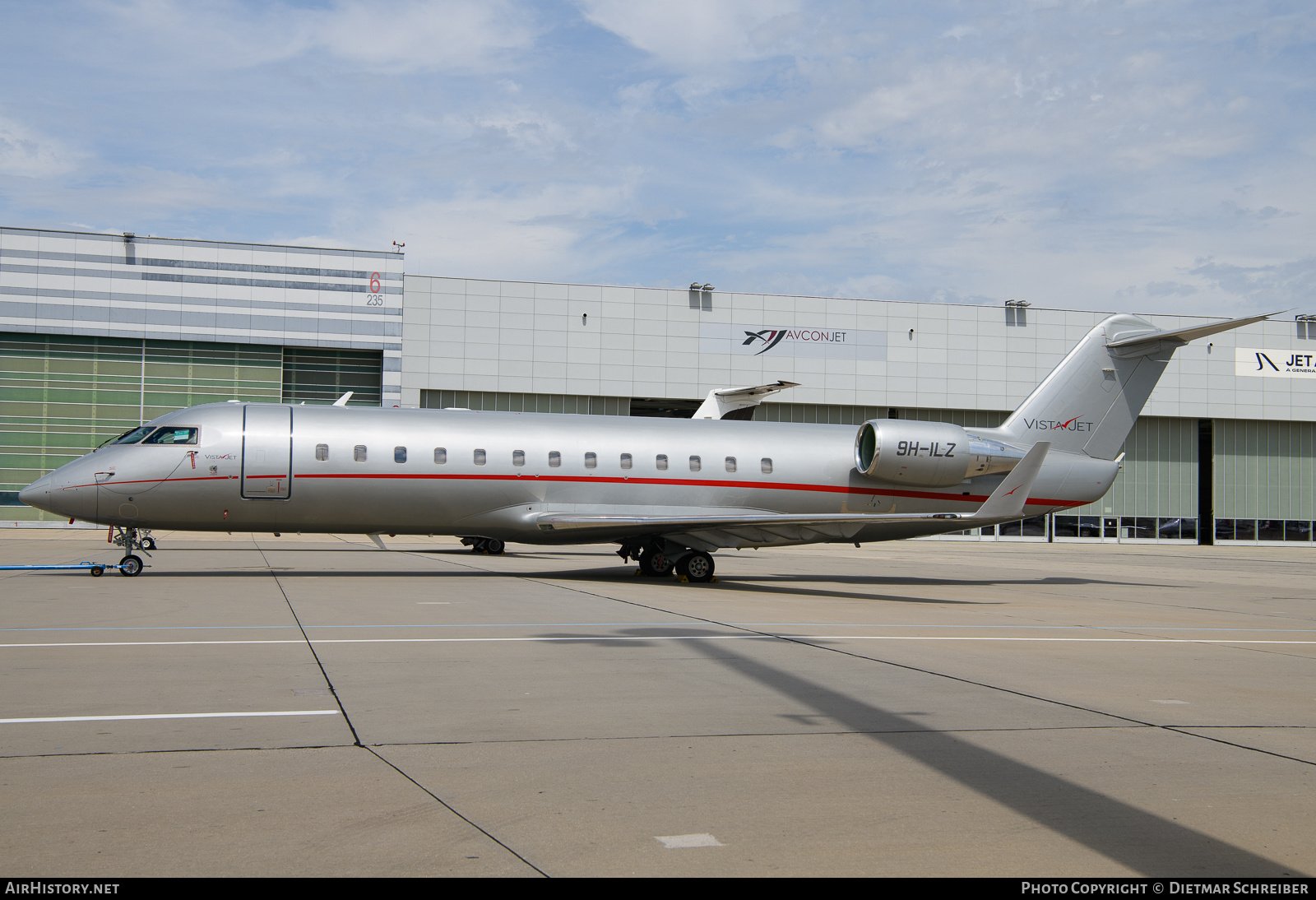Aircraft Photo of 9H-ILZ | Bombardier Challenger 850 (CRJ-200SE/CL-600-2B19) | VistaJet | AirHistory.net #709662