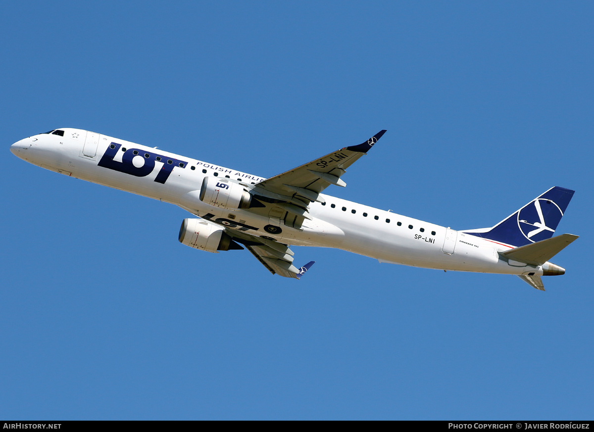 Aircraft Photo of SP-LNI | Embraer 195LR (ERJ-190-200LR) | LOT Polish Airlines - Polskie Linie Lotnicze | AirHistory.net #709741