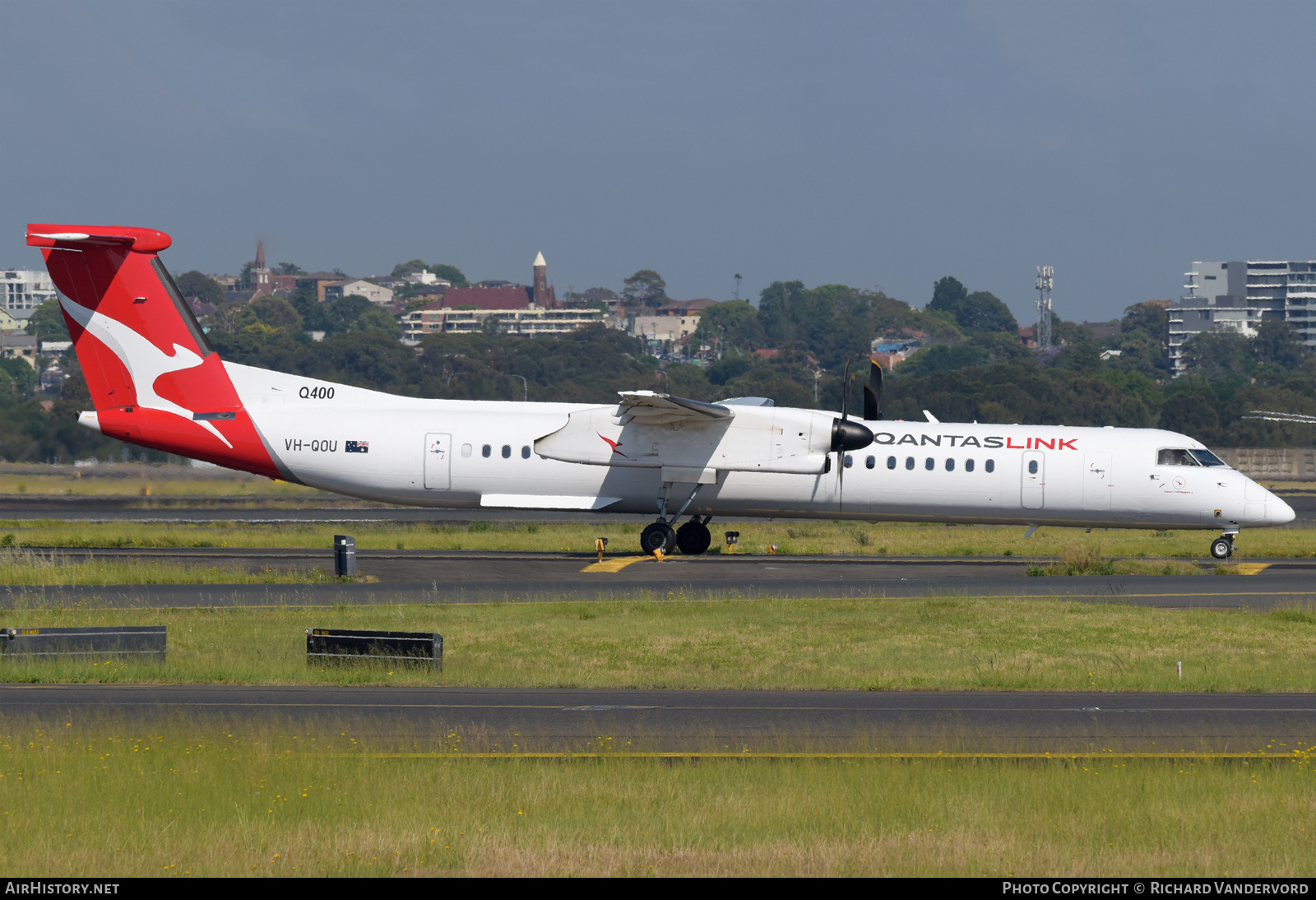 Aircraft Photo of VH-QOU | Bombardier DHC-8-402 Dash 8 | QantasLink | AirHistory.net #709855