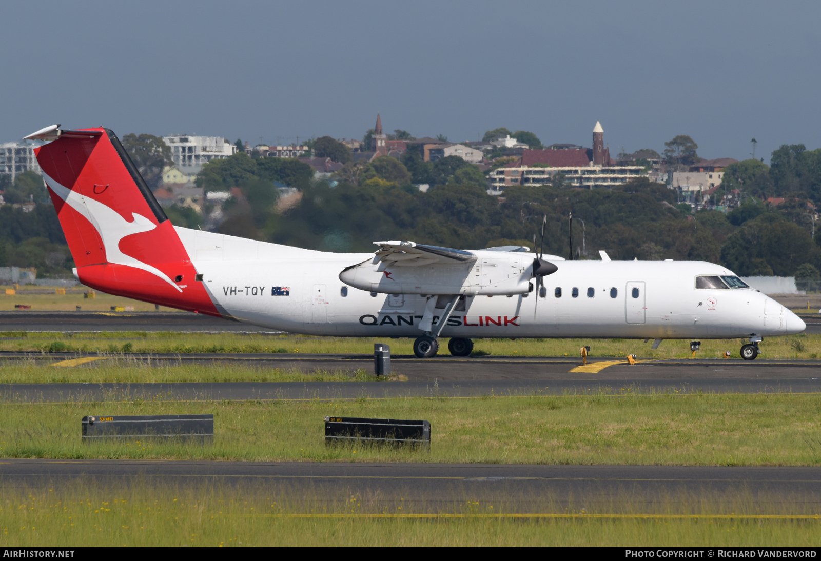 Aircraft Photo of VH-TQY | Bombardier DHC-8-315Q Dash 8 | QantasLink | AirHistory.net #709879