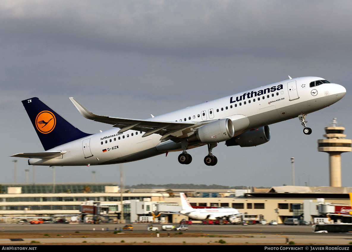 Aircraft Photo of D-AIZW | Airbus A320-214 | Lufthansa | AirHistory.net #710078