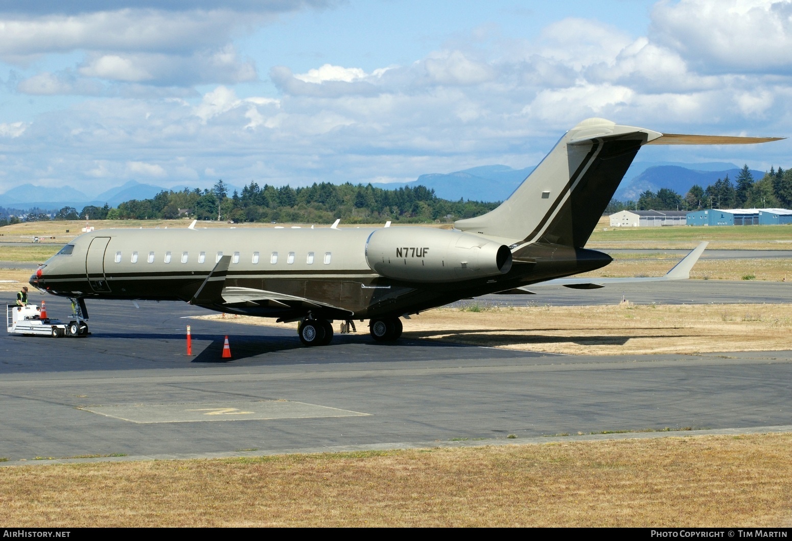 Aircraft Photo of N77UF | Bombardier Global Express (BD-700-1A10) | AirHistory.net #710079