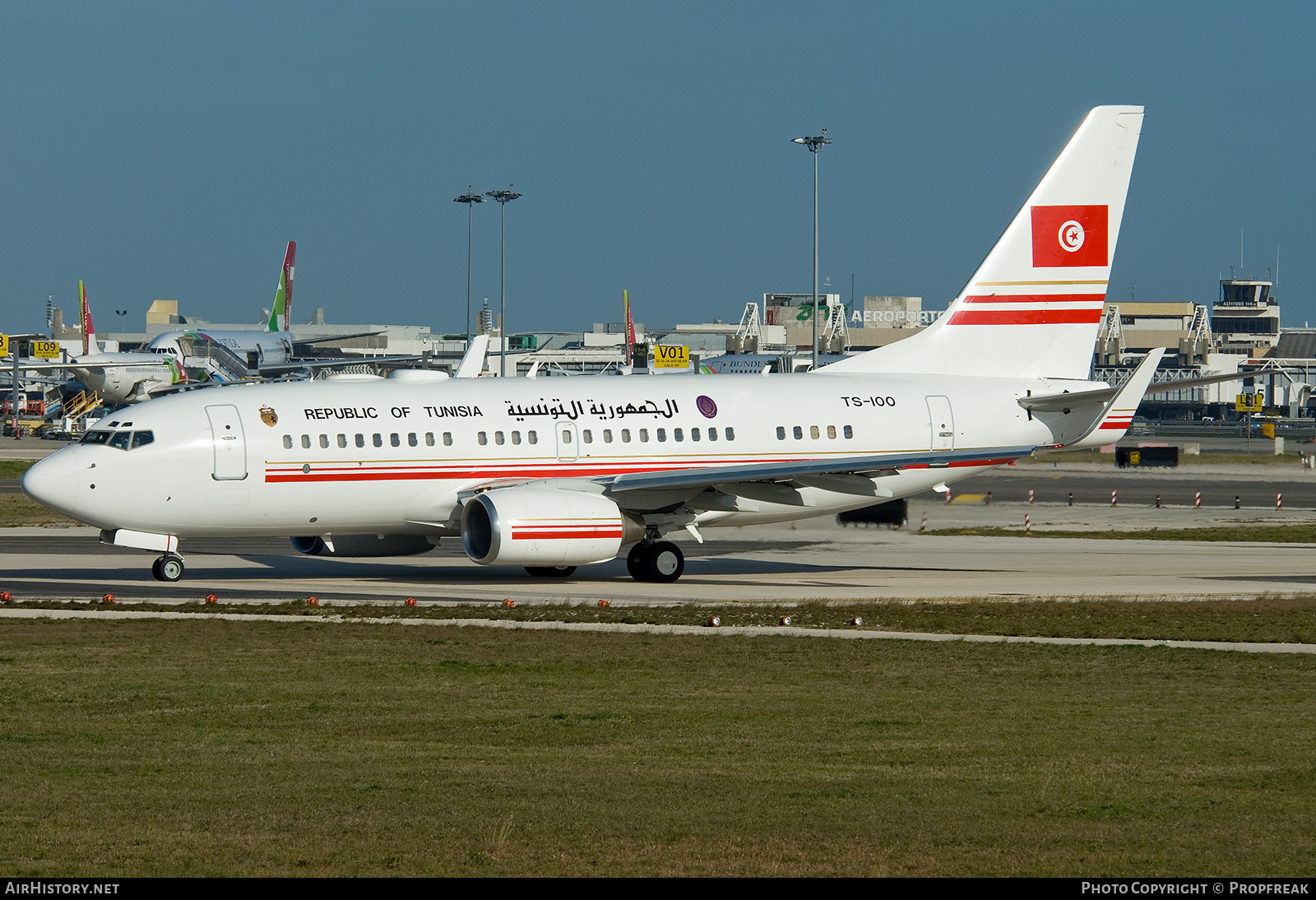 Aircraft Photo of TS-IOO | Boeing 737-700 BBJ | Republic of Tunisia | AirHistory.net #710167