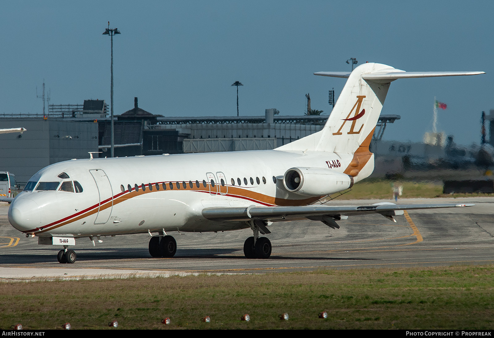 Aircraft Photo of TJ-ALG | Fokker F28-4000 Fellowship | AirHistory.net #710180