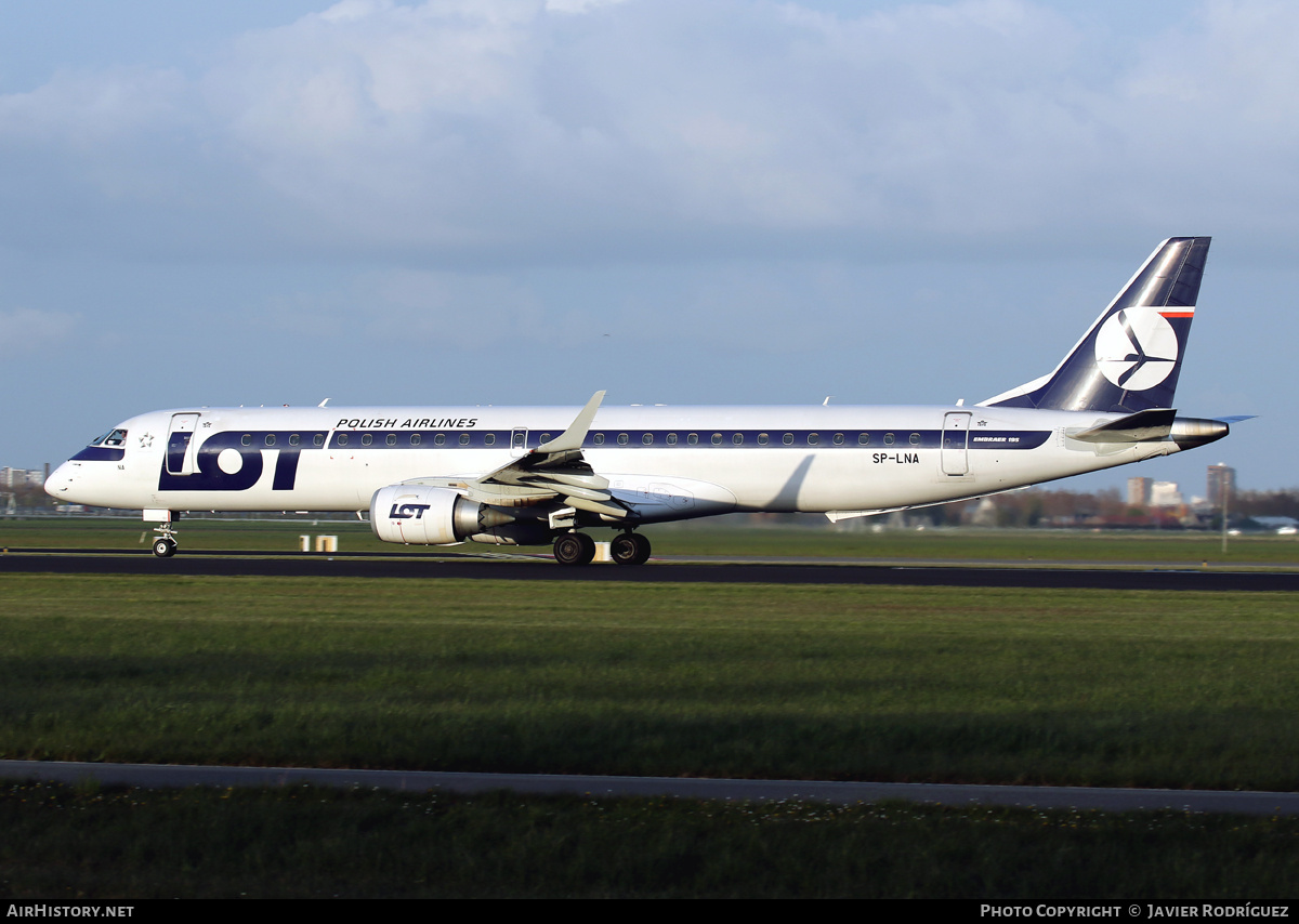 Aircraft Photo of SP-LNA | Embraer 195LR (ERJ-190-200LR) | LOT Polish Airlines - Polskie Linie Lotnicze | AirHistory.net #710263