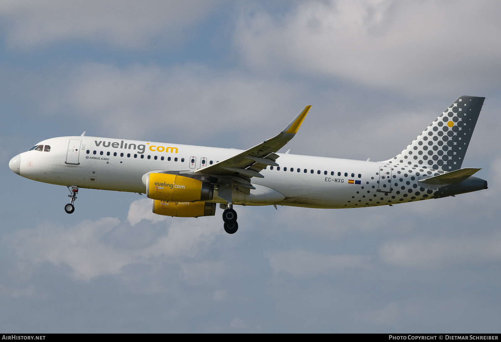 Aircraft Photo of EC-MXG | Airbus A320-232 | Vueling Airlines | AirHistory.net #710269