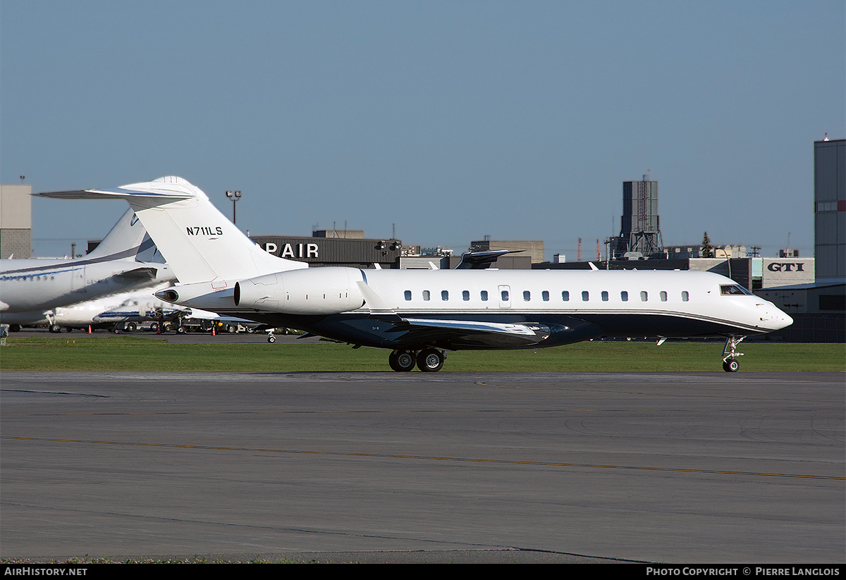 Aircraft Photo of N711LS | Bombardier Global 6000 (BD-700-1A10) | AirHistory.net #710277