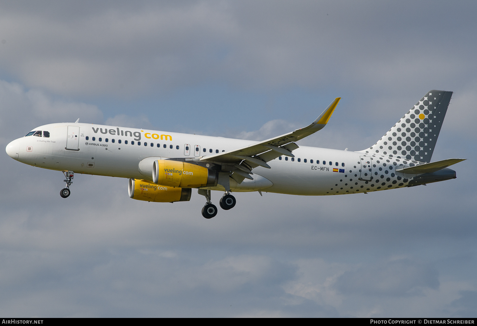 Aircraft Photo of EC-MFN | Airbus A320-232 | Vueling Airlines | AirHistory.net #710302