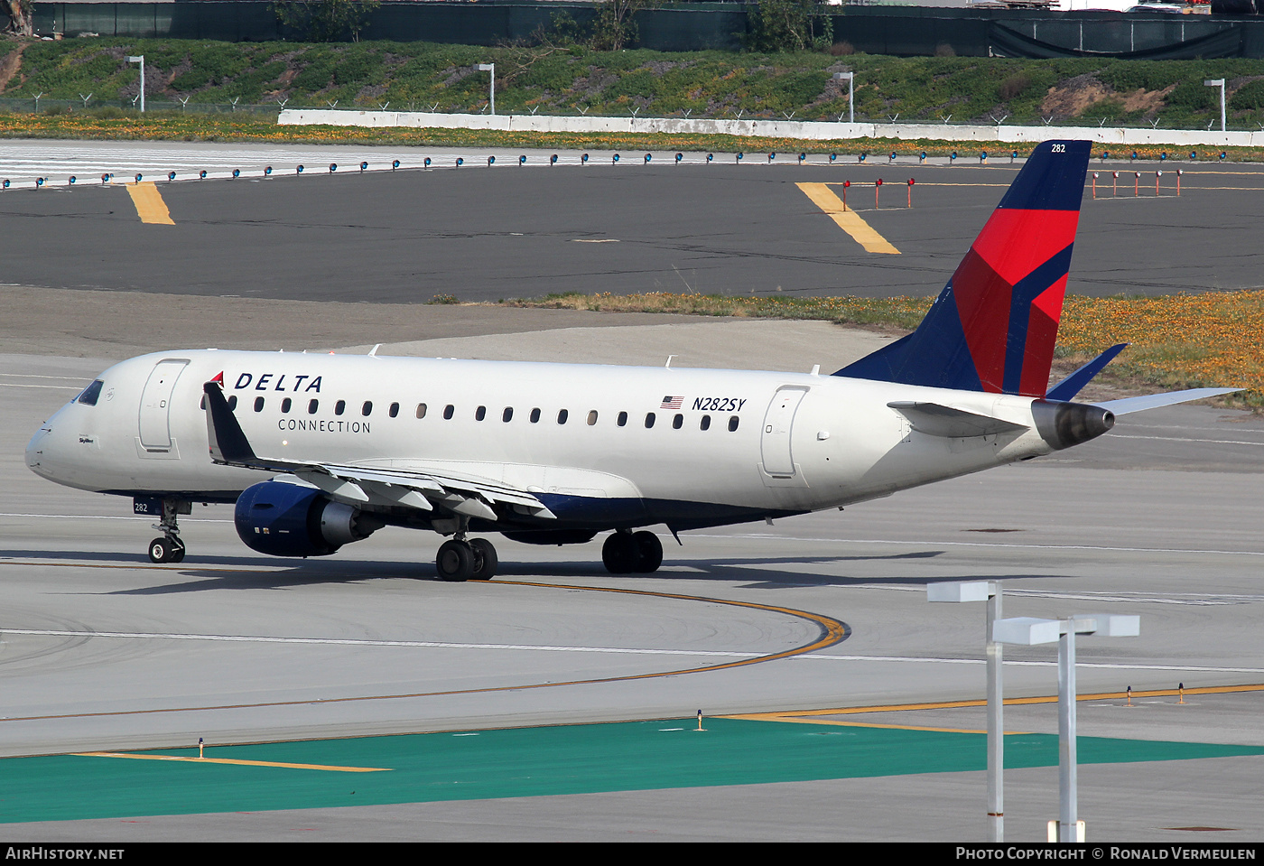 Aircraft Photo of N282SY | Embraer 175LL (ERJ-170-200LL) | Delta Connection | AirHistory.net #710418
