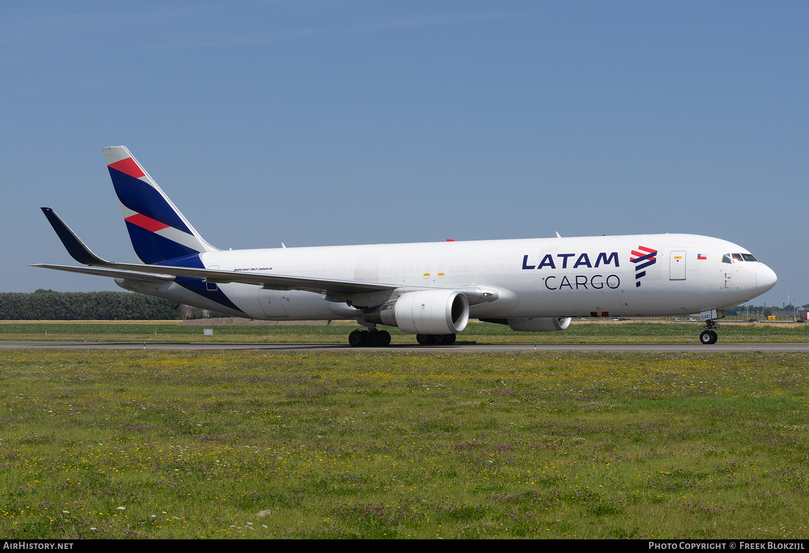 Aircraft Photo of CC-CXD | Boeing 767-316/ER(BCF) | LATAM Cargo | AirHistory.net #710762