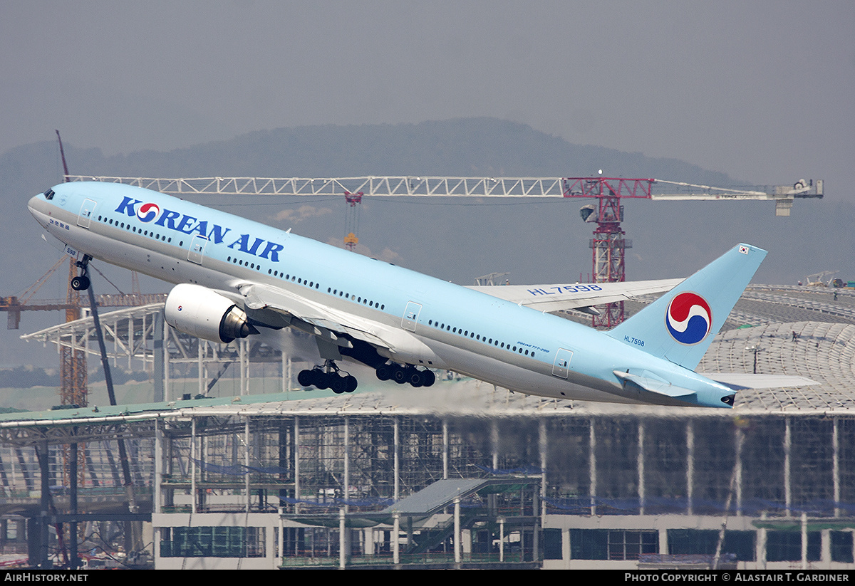 Aircraft Photo of HL7598 | Boeing 777-2B5/ER | Korean Air | AirHistory.net #710844