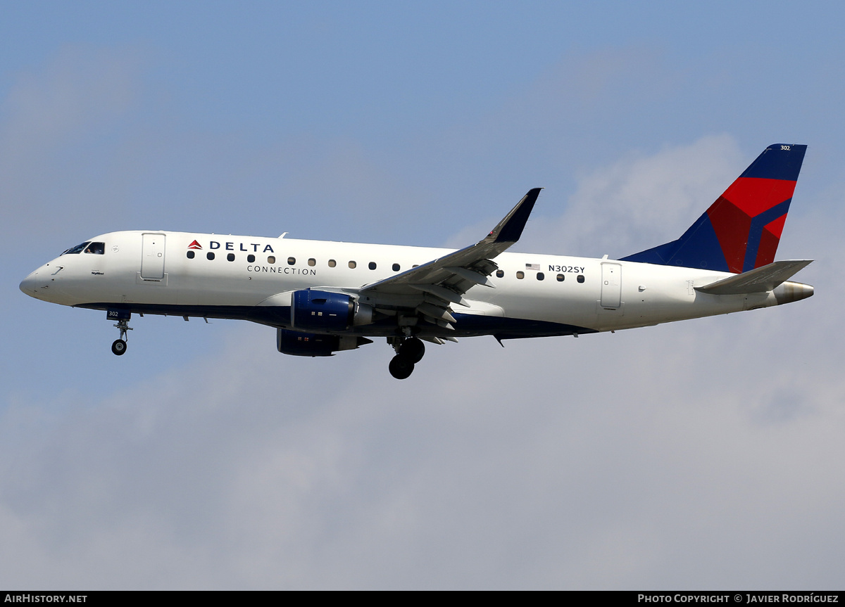 Aircraft Photo of N302SY | Embraer 175LL (ERJ-170-200LL) | Delta Connection | AirHistory.net #710962