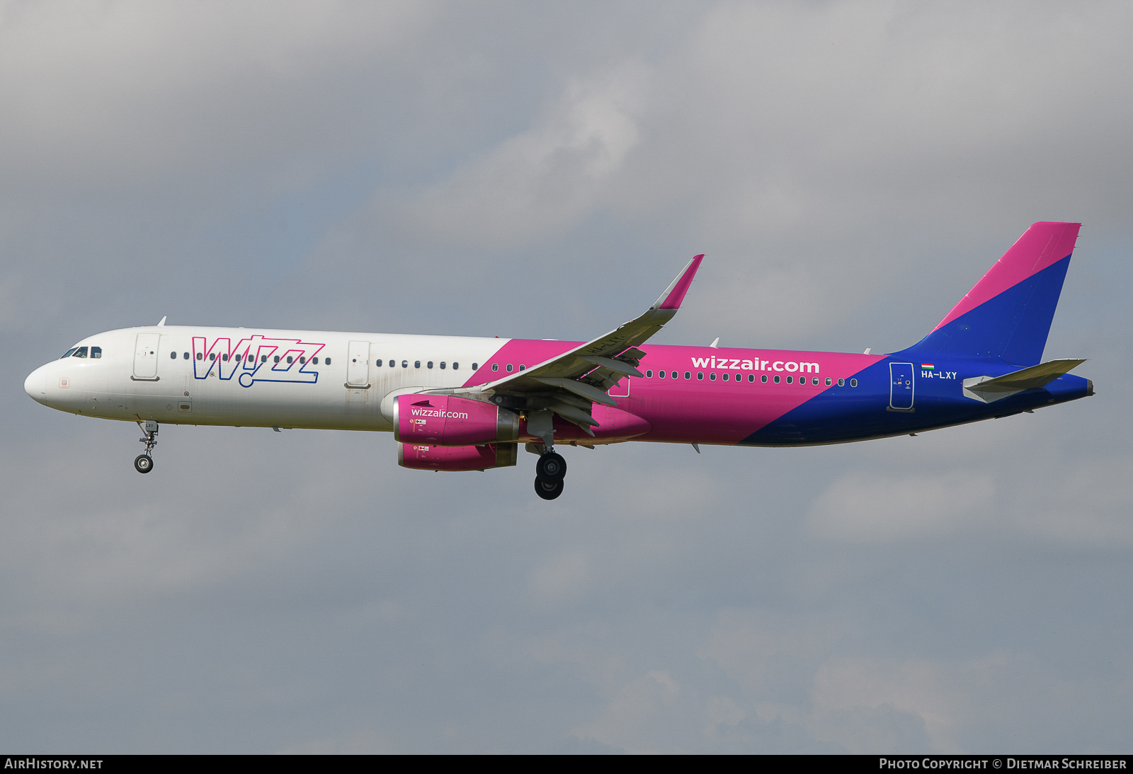 Aircraft Photo of HA-LXY | Airbus A321-231 | Wizz Air | AirHistory.net #711073