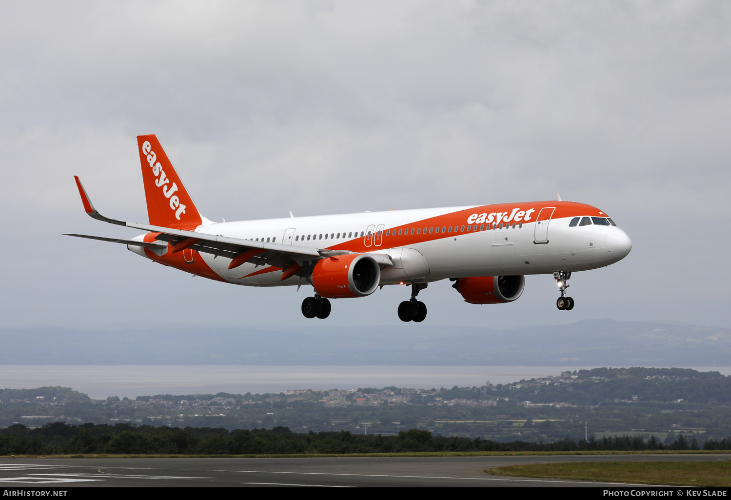 Aircraft Photo of G-UZMH | Airbus A321-251NX | EasyJet | AirHistory.net #711250