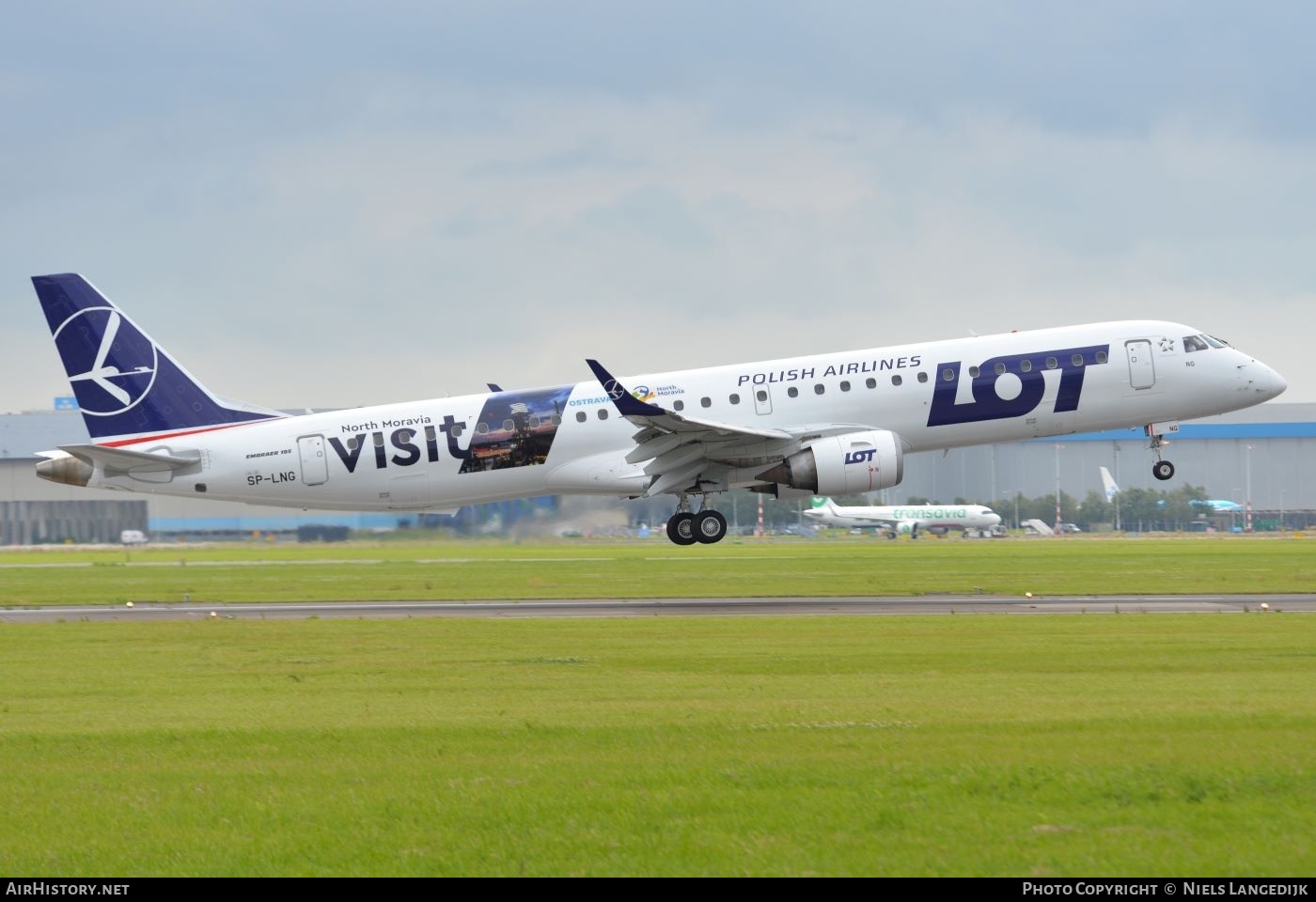 Aircraft Photo of SP-LNG | Embraer 195AR (ERJ-190-200IGW) | LOT Polish Airlines - Polskie Linie Lotnicze | AirHistory.net #711301