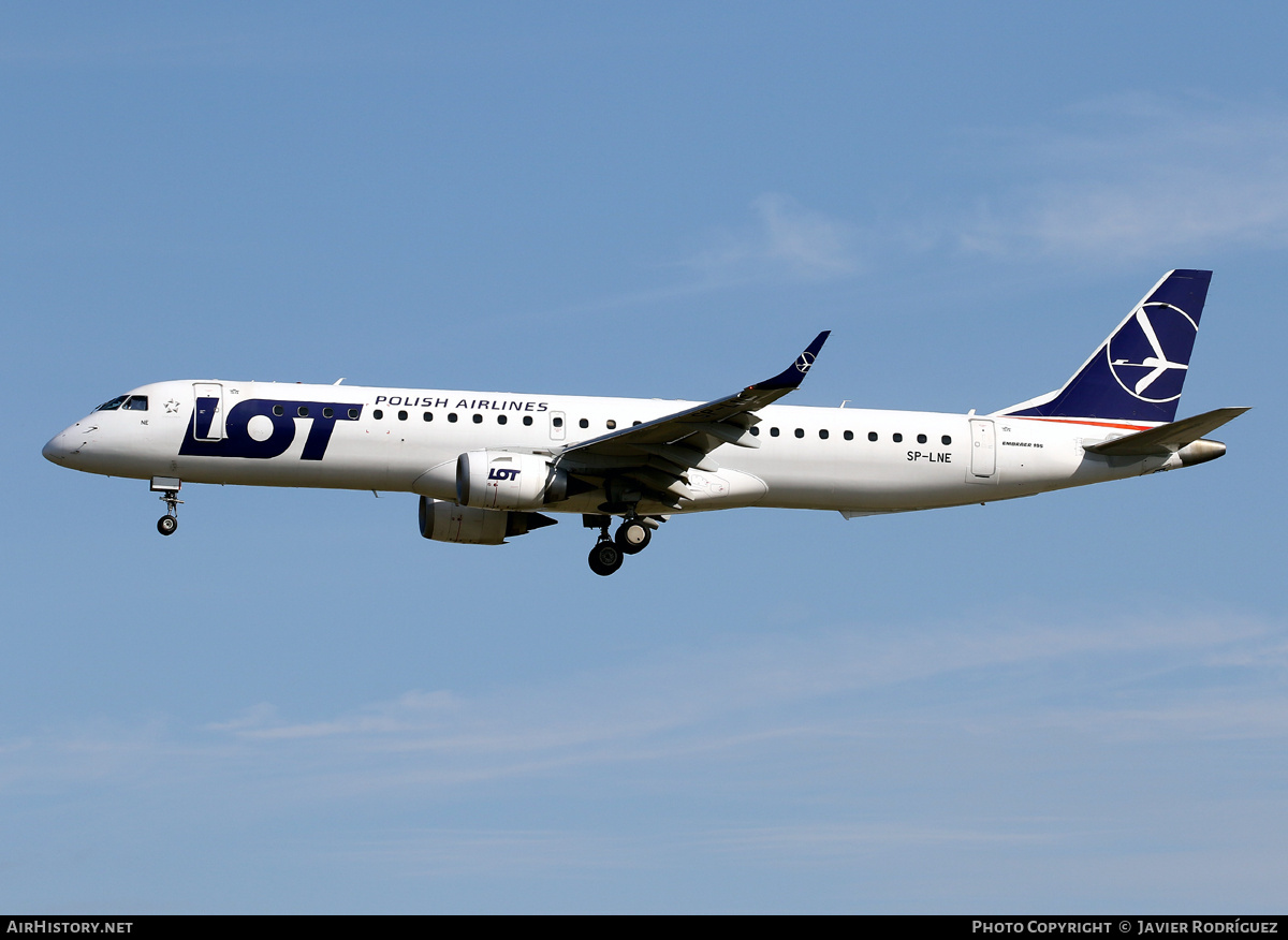 Aircraft Photo of SP-LNE | Embraer 195LR (ERJ-190-200LR) | LOT Polish Airlines - Polskie Linie Lotnicze | AirHistory.net #711398