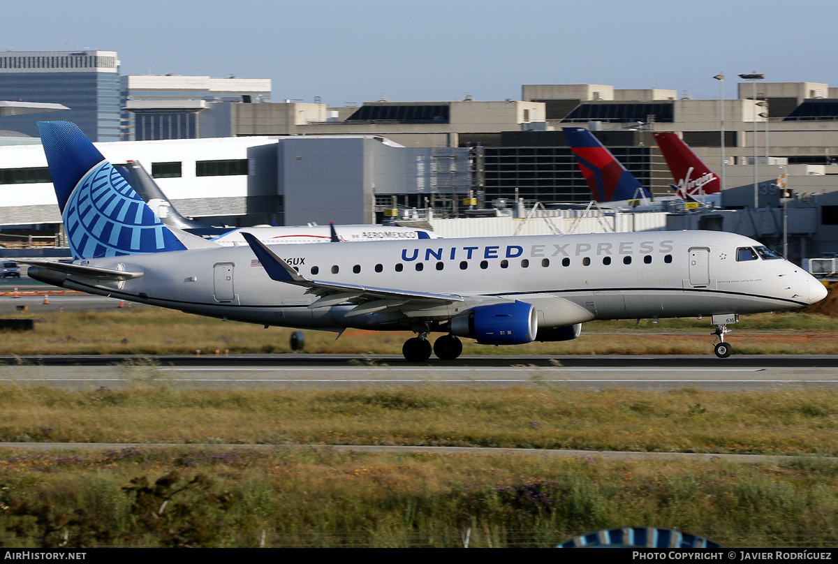 Aircraft Photo of N616QX | Bombardier CRJ-701 (CL-600-2C10) | United Express | AirHistory.net #711401
