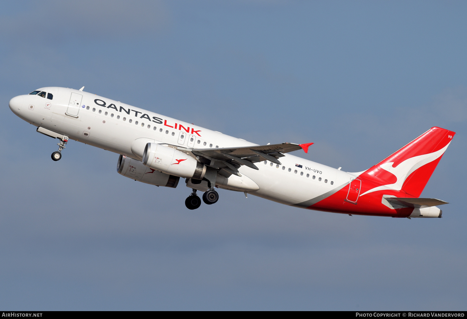 Aircraft Photo of VH-UVO | Airbus A320-232 | QantasLink | AirHistory.net #711509