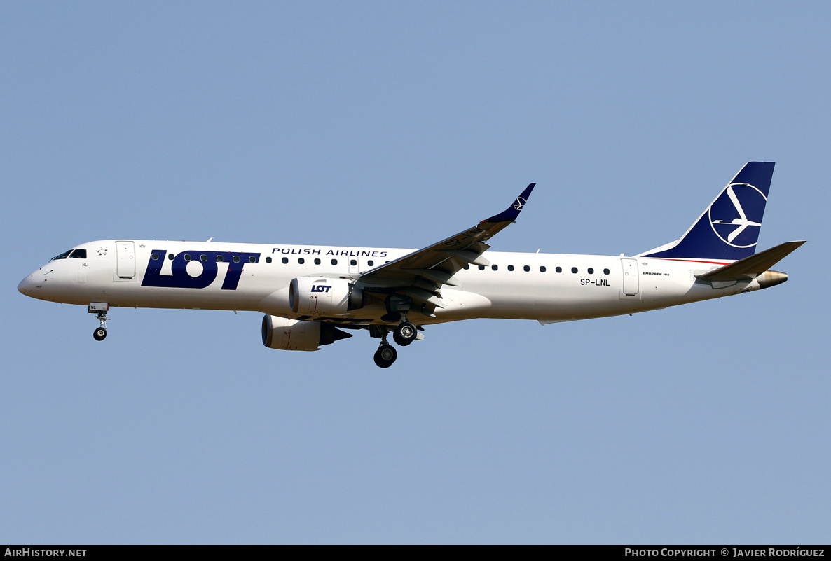 Aircraft Photo of SP-LNL | Embraer 195LR (ERJ-190-200LR) | LOT Polish Airlines - Polskie Linie Lotnicze | AirHistory.net #711611