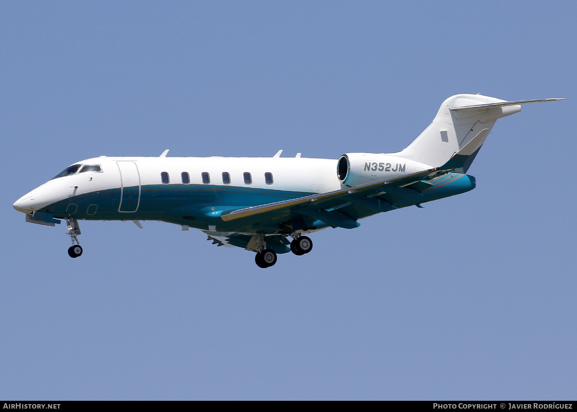 Aircraft Photo of N352JM | Bombardier Challenger 350 (BD-100-1A10) | AirHistory.net #711615