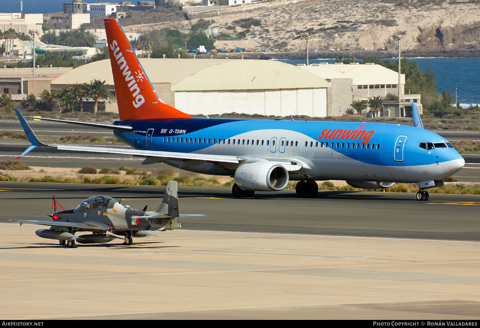 Aircraft Photo of G-TAWN | Boeing 737-8K5 | Sunwing Airlines | AirHistory.net #711675