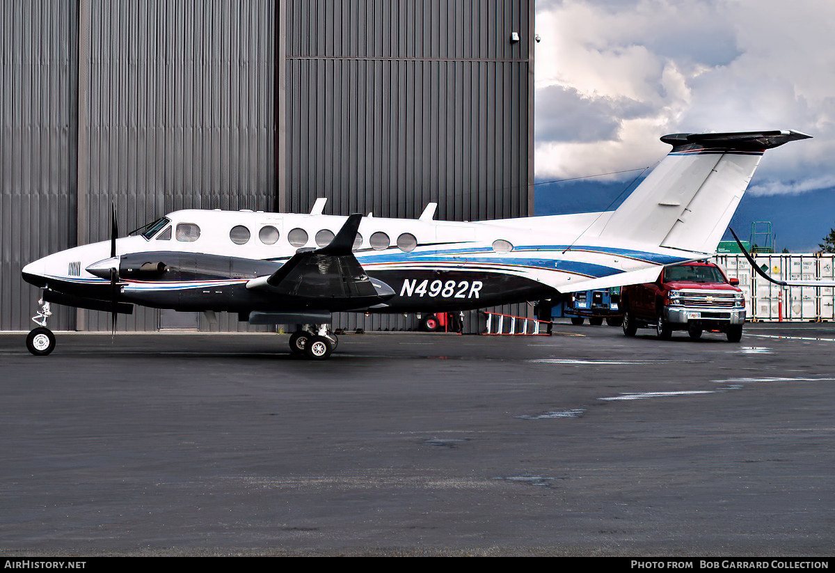 Aircraft Photo of N4982R | Hawker Beechcraft 350i King Air (B300) | AirHistory.net #711686