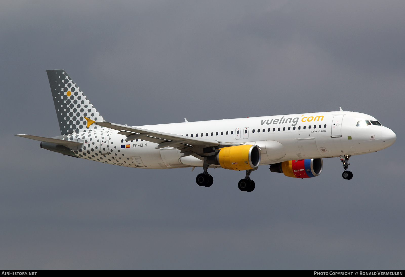 Aircraft Photo of EC-KHN | Airbus A320-216 | Vueling Airlines | AirHistory.net #711884