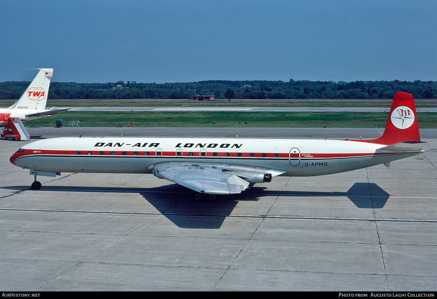 Aircraft Photo of G-APMG | De Havilland D.H. 106 Comet 4B | Dan-Air London | AirHistory.net #711924