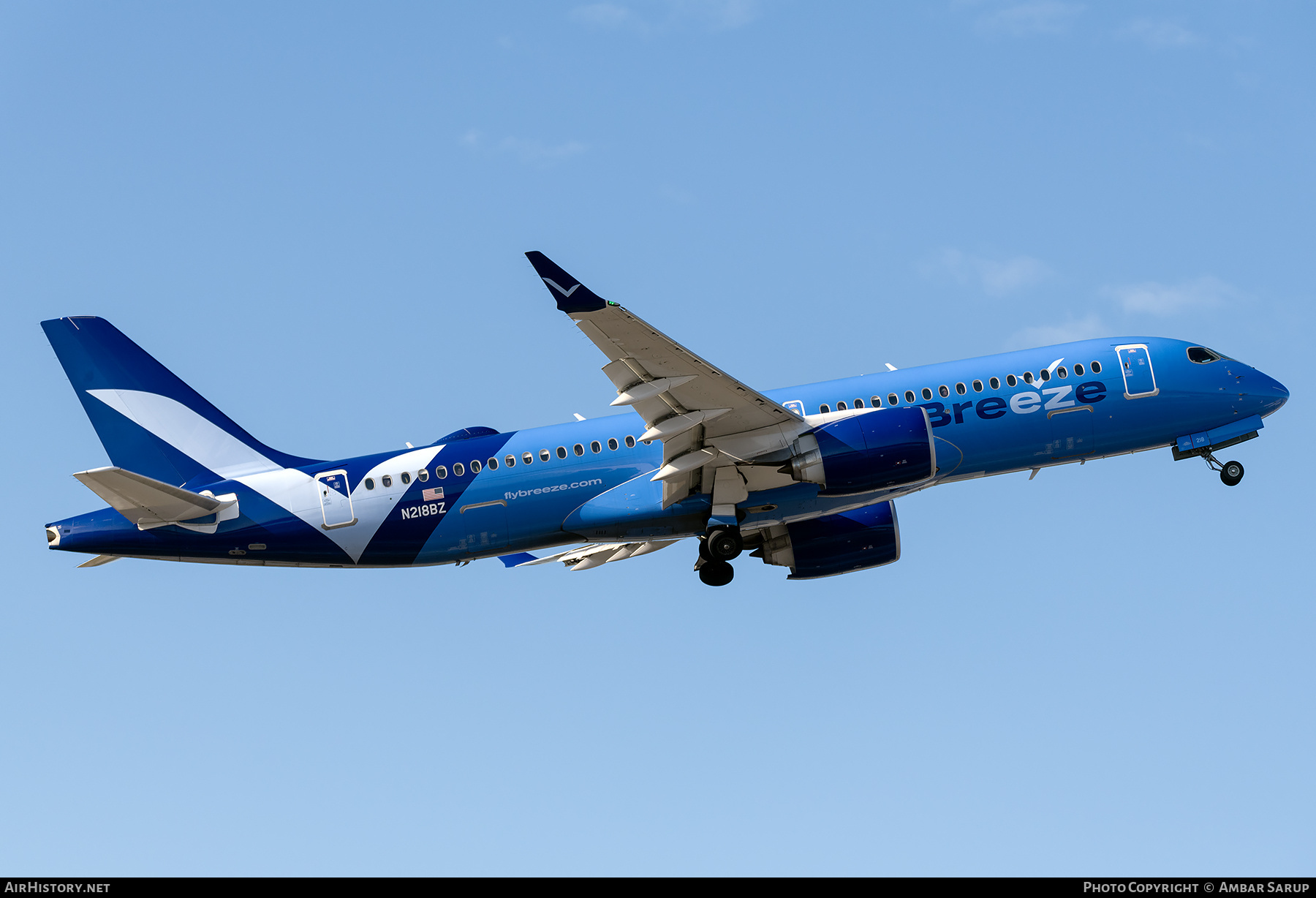 Aircraft Photo of N218BZ | Airbus A220-371 (BD-500-1A11) | Breeze Airways | AirHistory.net #712082