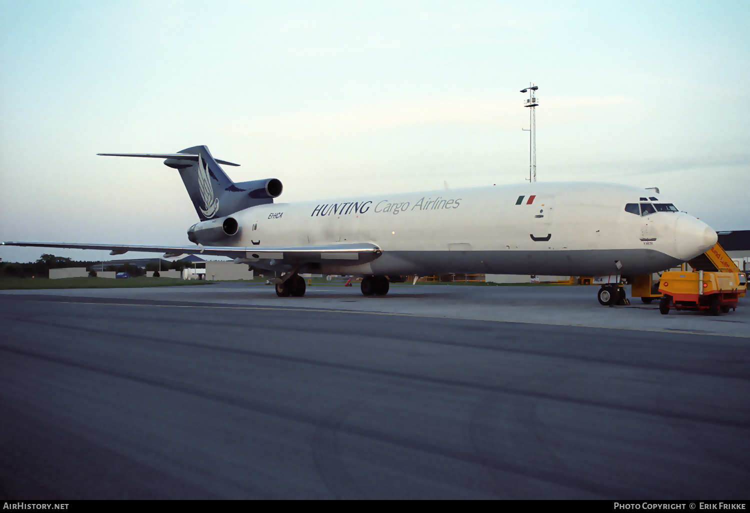 Aircraft Photo of EI-HCA | Boeing 727-225/Adv(F) | Hunting Cargo Airlines | AirHistory.net #712095