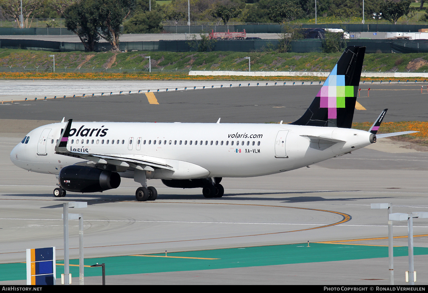 Aircraft Photo of XA-VLM | Airbus A320-233 | Volaris | AirHistory.net #712167