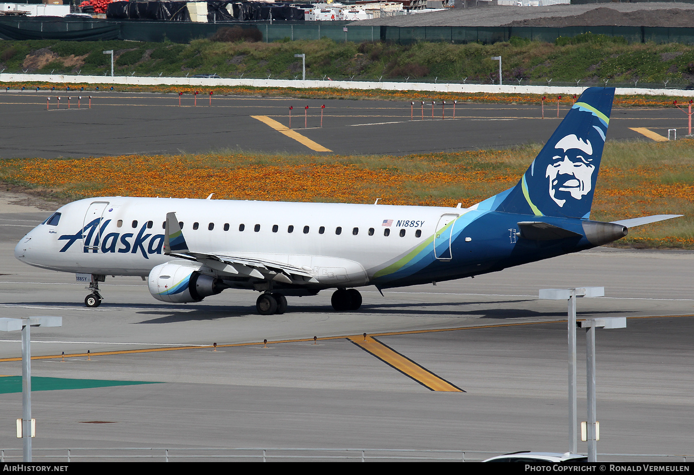 Aircraft Photo of N188SY | Embraer 175LR (ERJ-170-200LR) | Alaska Airlines | AirHistory.net #712181