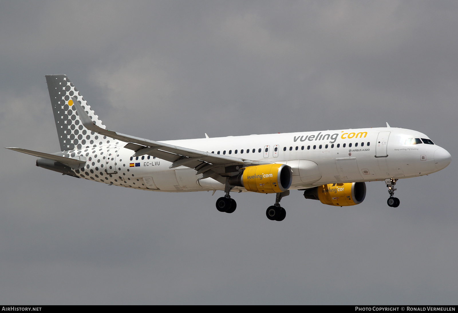 Aircraft Photo of EC-LVU | Airbus A320-214 | Vueling Airlines | AirHistory.net #712274