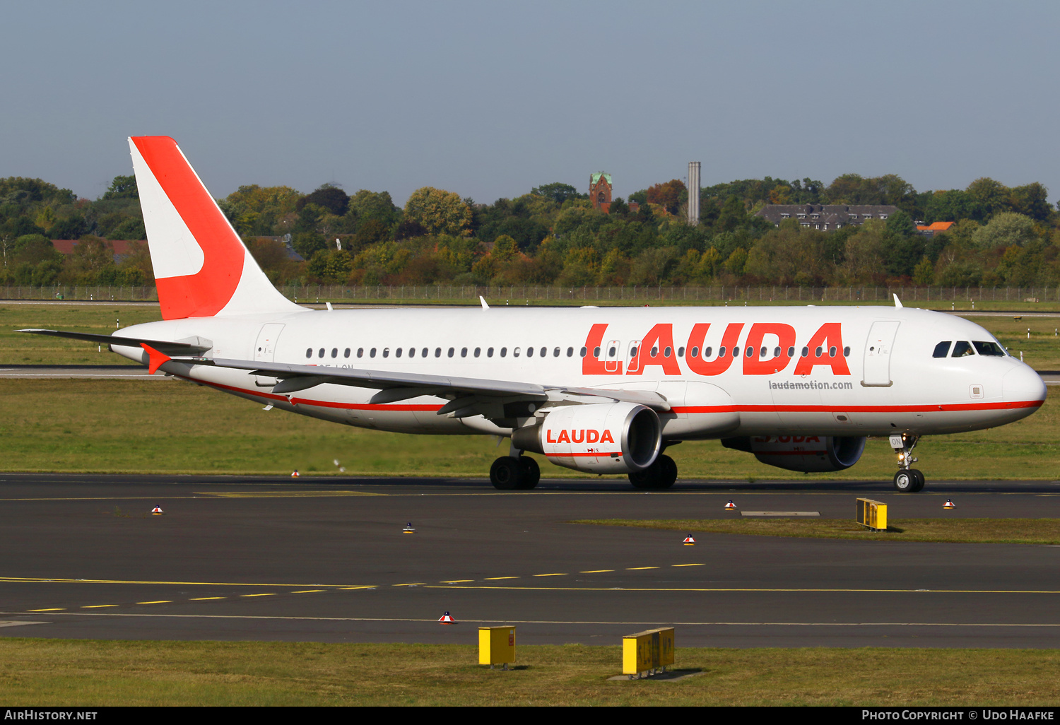 Aircraft Photo of OE-LON | Airbus A320-214 | Lauda | AirHistory.net #712297