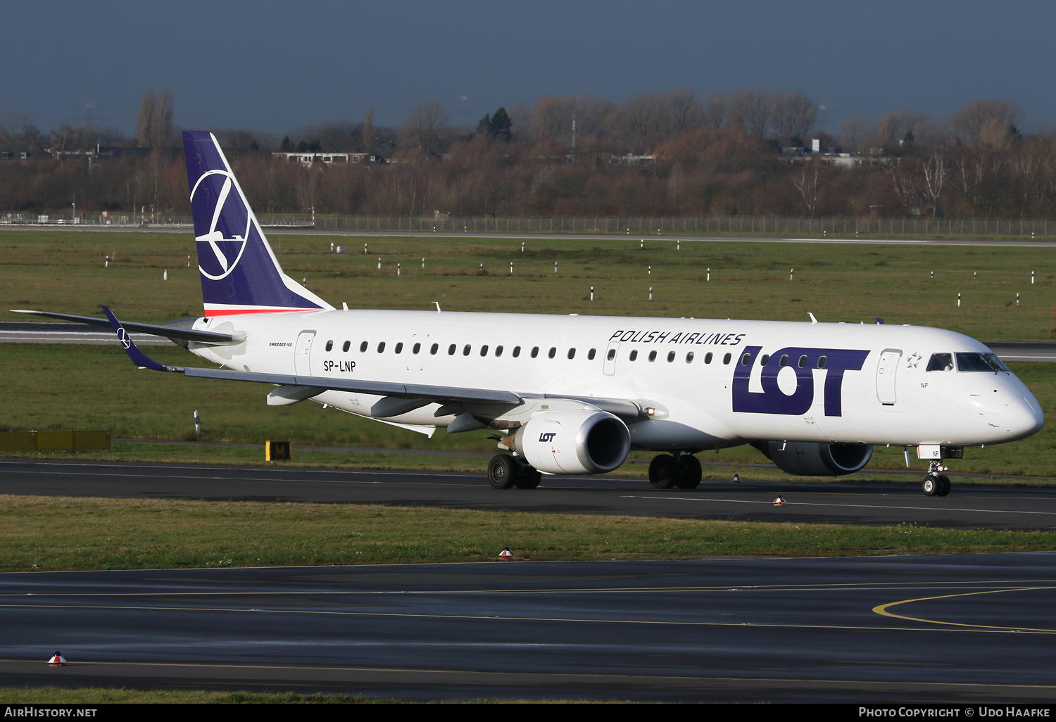 Aircraft Photo of SP-LNP | Embraer 195LR (ERJ-190-200LR) | LOT Polish Airlines - Polskie Linie Lotnicze | AirHistory.net #712478