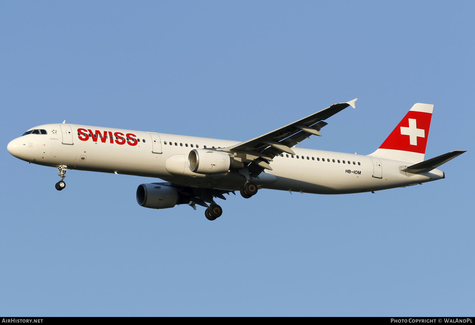 Aircraft Photo of HB-IOM | Airbus A321-212 | Swiss International Air Lines | AirHistory.net #712573