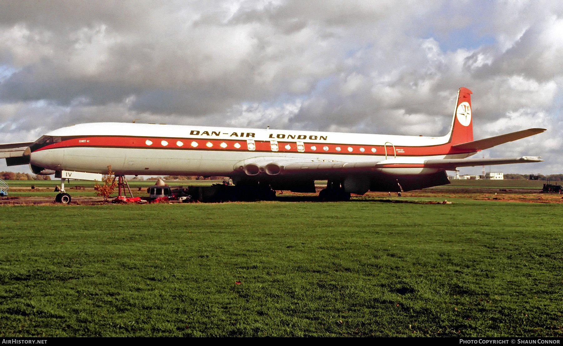 Aircraft Photo of G-BDIV | De Havilland D.H. 106 Comet 4C | Dan-Air London | AirHistory.net #712611