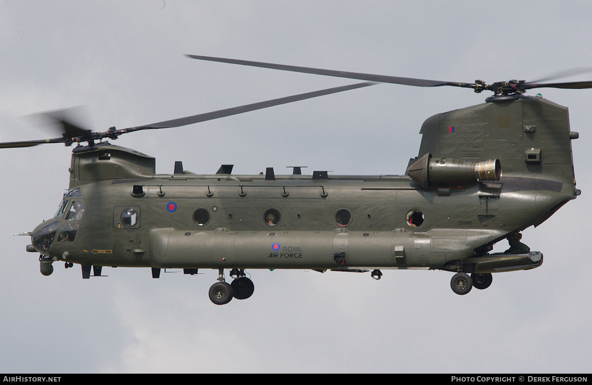 Aircraft Photo of ZD982 | Boeing Chinook HC6A (352) | UK - Air Force | AirHistory.net #712703
