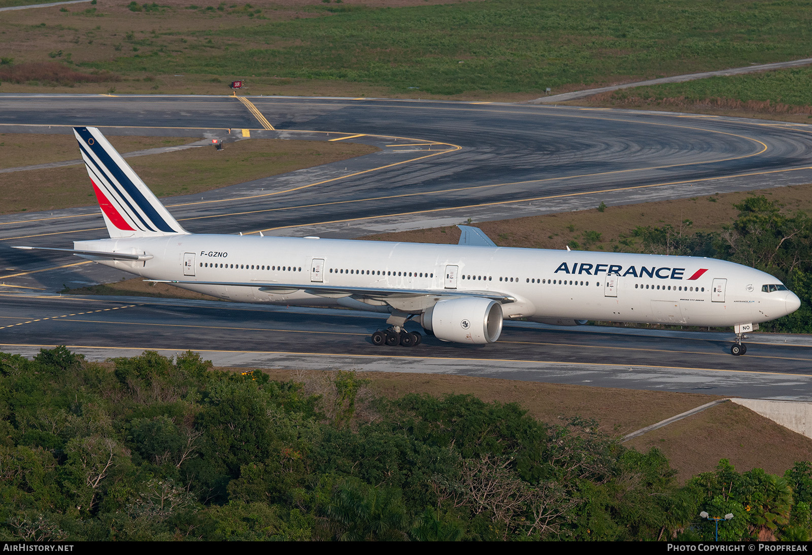 Aircraft Photo of F-GZNO | Boeing 777-328/ER | Air France | AirHistory.net #712927