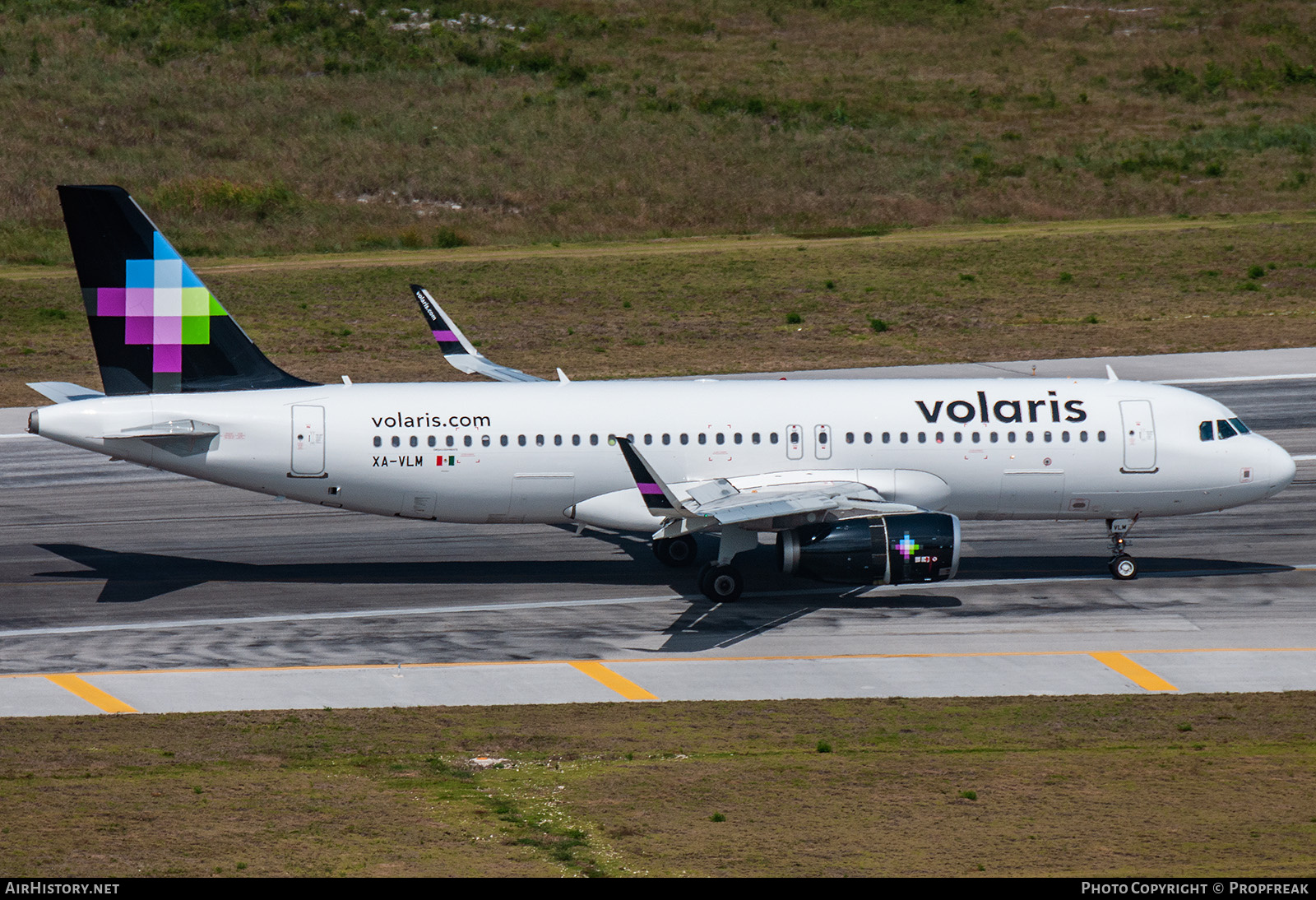 Aircraft Photo of XA-VLM | Airbus A320-233 | Volaris | AirHistory.net #712939