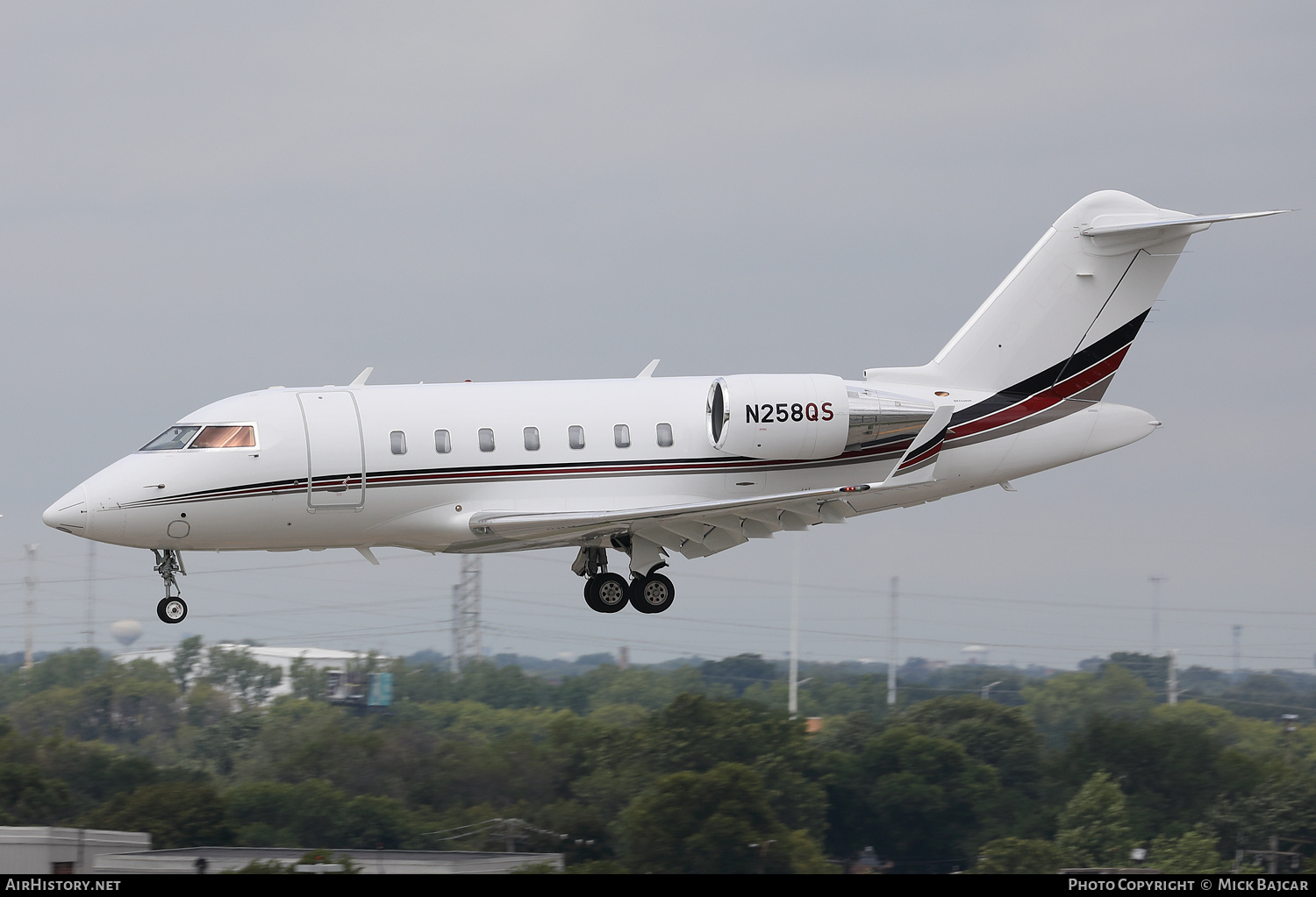 Aircraft Photo of N258QS | Bombardier Challenger 650 (CL-600-2B16) | AirHistory.net #712962