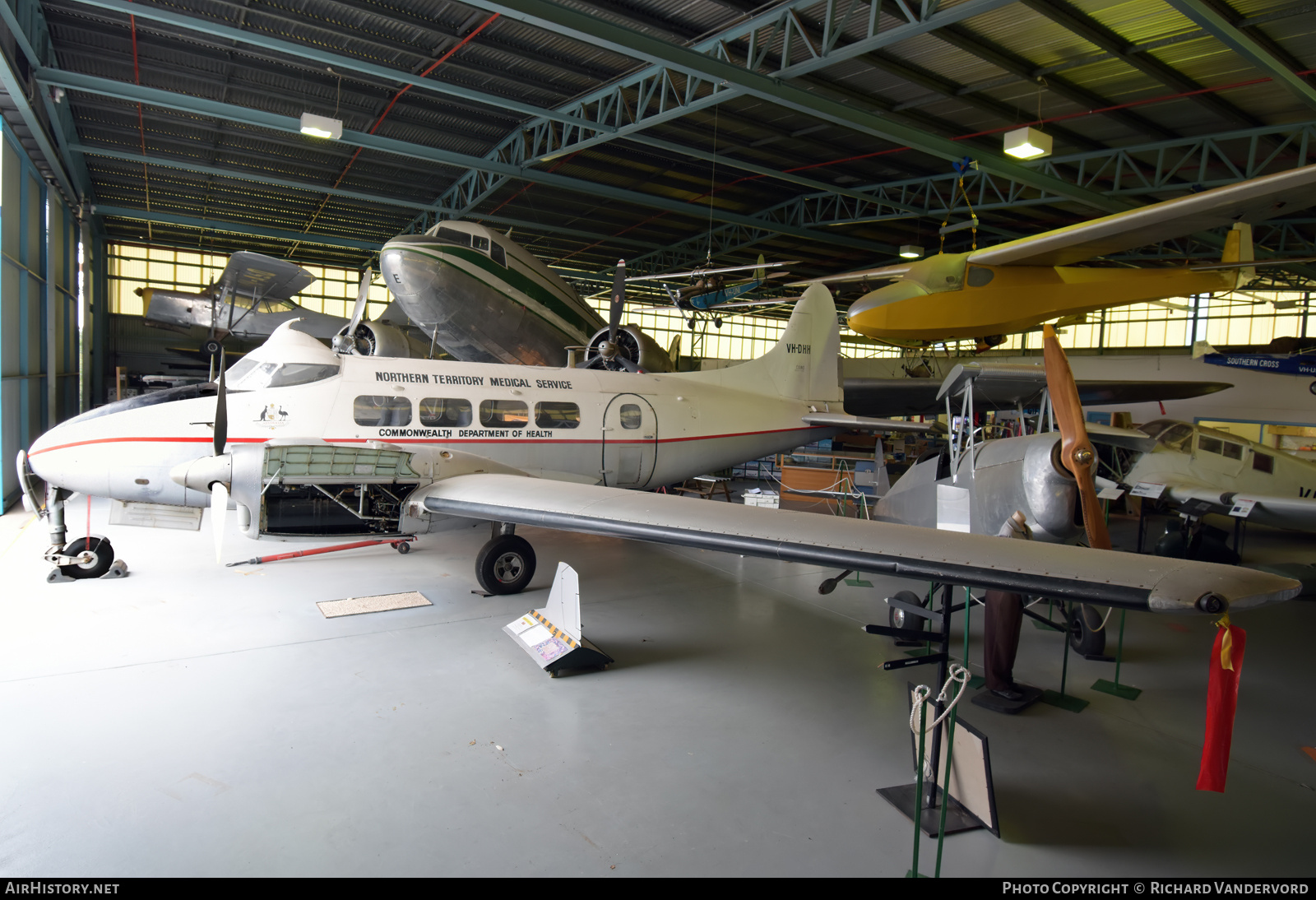 Aircraft Photo of VH-DHH | De Havilland D.H. 104 Dove 6 | Commonwealth Department Of Health | AirHistory.net #713017