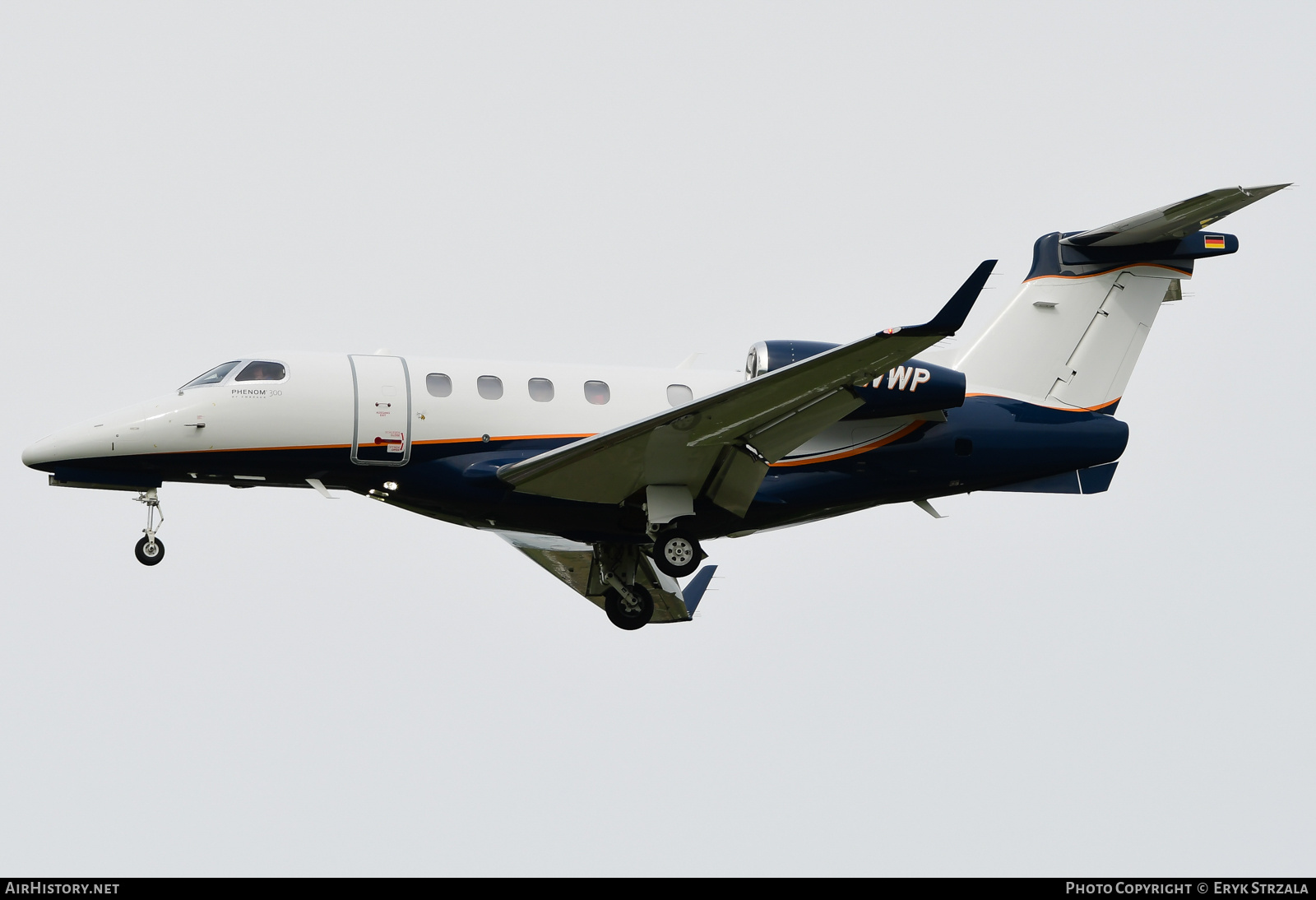 Aircraft Photo of D-CWWP | Embraer EMB-505 Phenom 300 | AirHistory.net #713125