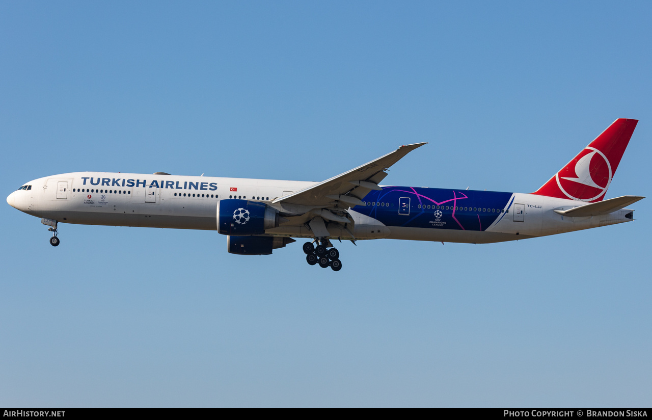 Aircraft Photo of TC-LJJ | Boeing 777-3F2/ER | Turkish Airlines | AirHistory.net #713176