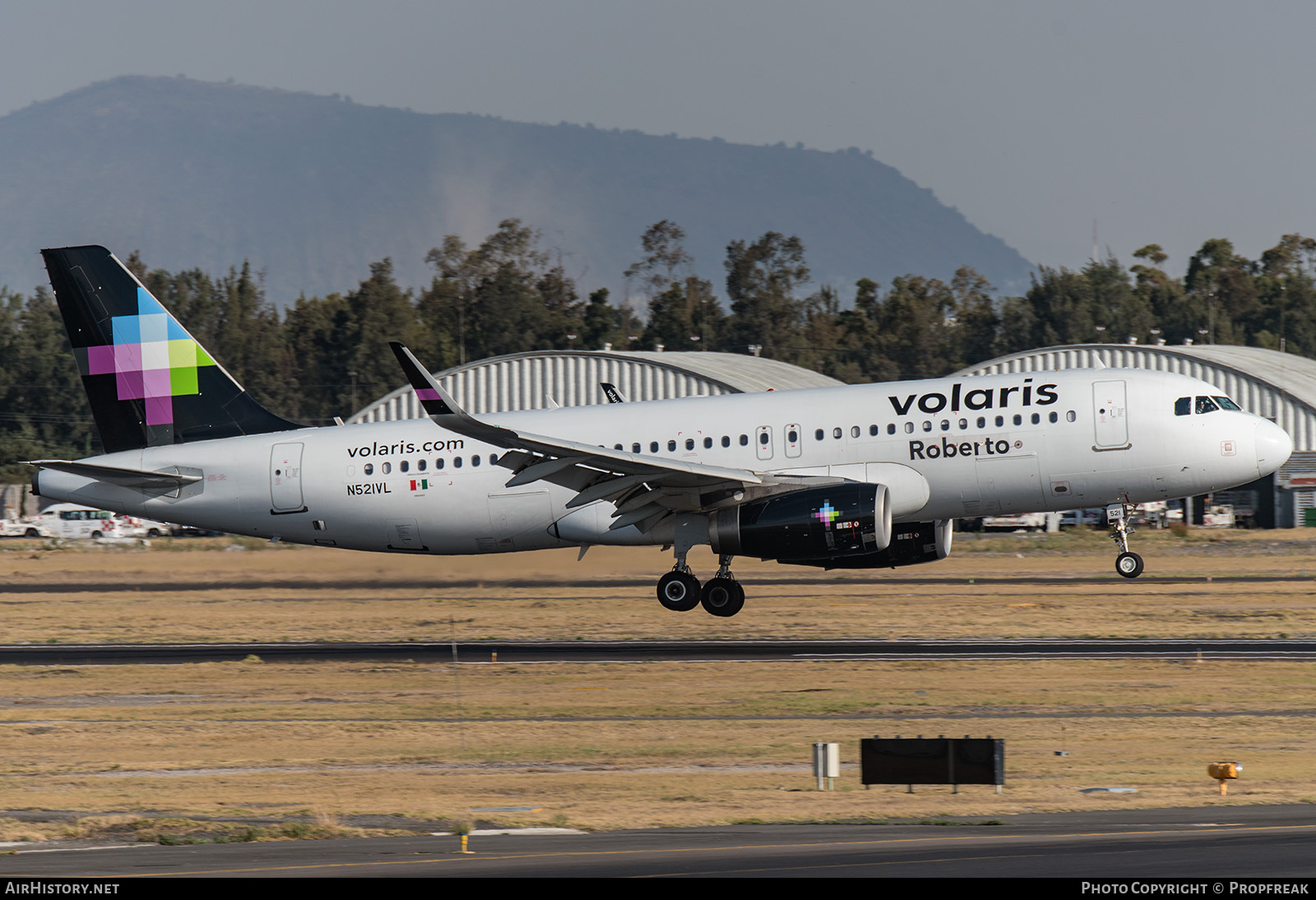 Aircraft Photo of N521VL | Airbus A320-233 | Volaris | AirHistory.net #713376